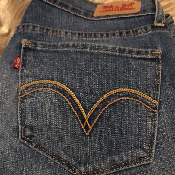 One of a Kind Distressed Levi’s 524 Skinny Sz 5M - Picture 3 of 17